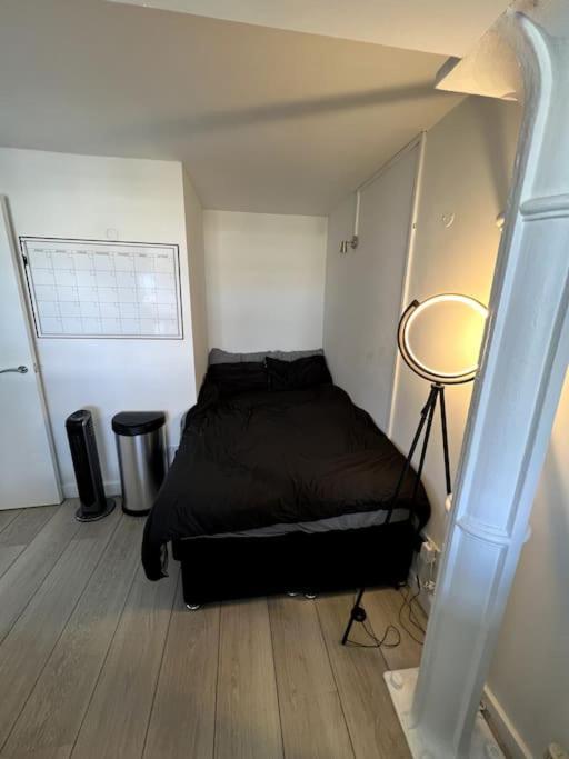 Luxury Artistic 2 Bedroom W/Balcony-Great Location Central Лондон Екстер'єр фото