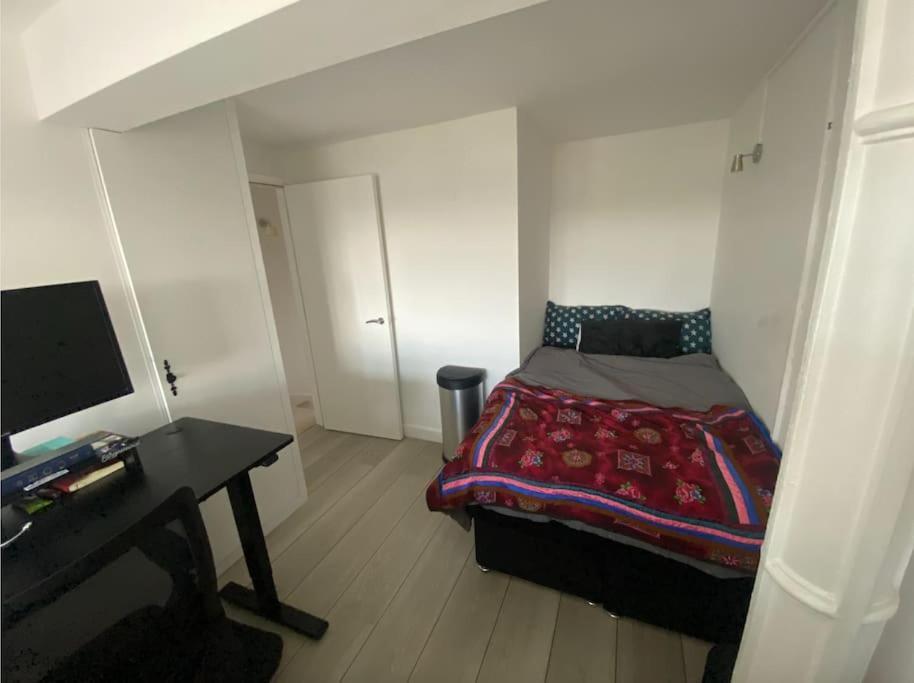 Luxury Artistic 2 Bedroom W/Balcony-Great Location Central Лондон Екстер'єр фото